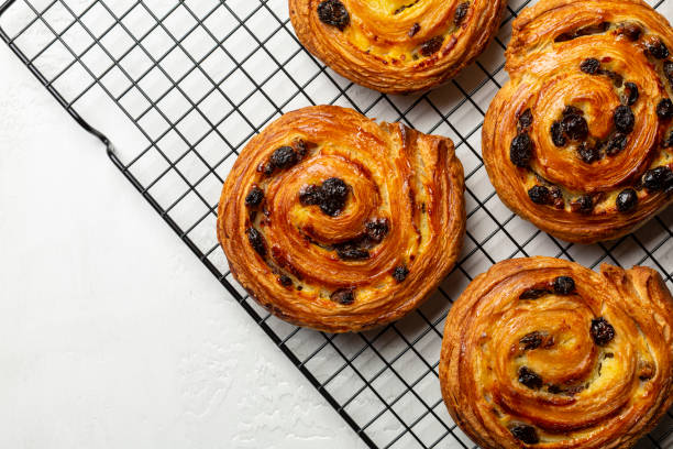 25 Pains aux raisins (cru surgelé)